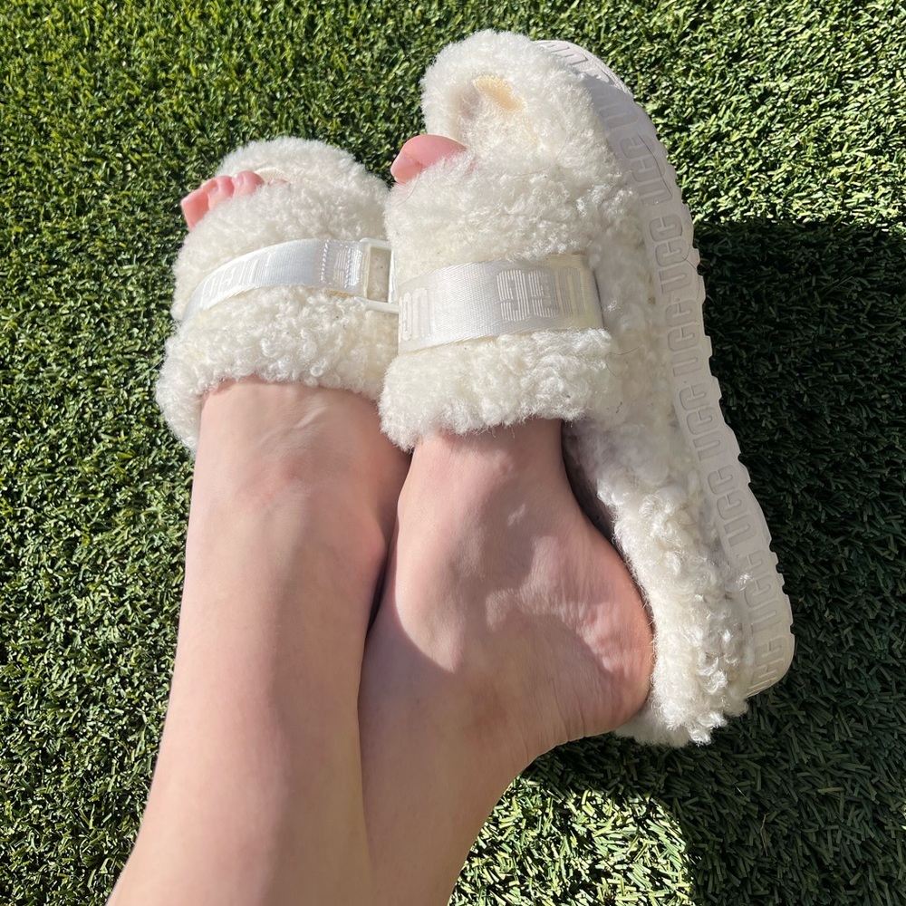 UGG Fluffita Shearling Platform Sandal Size 10